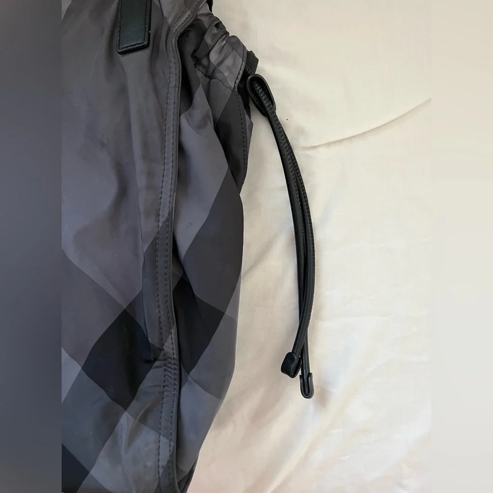 Burberry Buckleigh Tote bag - Picture 3 of 8